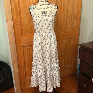 Universal Thread beautiful flower sun dress with ruffle. Empire waist. Size M